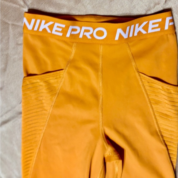 Size XS Nike Pro Women's High-Waisted Leggings with Pockets - Picture 12 of 12